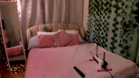 Lola online show from December 4, 12:09 am