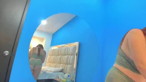 Snapshot of love_melany0 chatting on May 7, 12:43 pm Melany online show from May 7, 12:43 pm