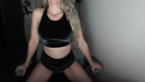 LoVe On  online show from December 5, 1:14 am