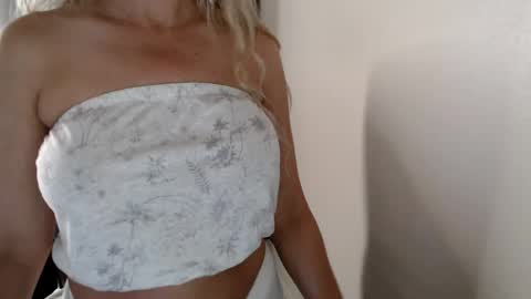 Snapshot of love_on_ chatting on July 9, 1:04 pm LoVe On online show from July 9, 1:04 pm