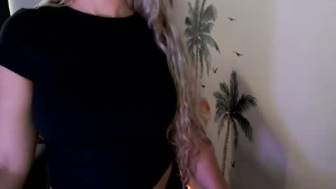 Snapshot of love_on_ chatting on July 30, 1:54 pm LoVe On online show from July 30, 1:54 pm