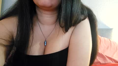 Snapshot of love_raquel_xo chatting on April 2, 12:52 am Raquel Love online show from April 2, 12:52 am