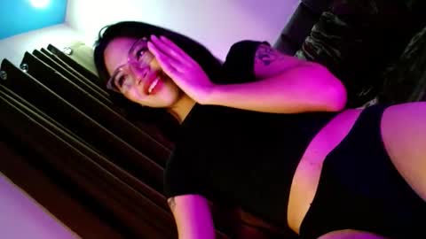 Snapshot of love_seren chatting on October 26, 10:32 am Seren online show from October 26, 10:32 am