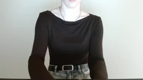 Snapshot of love_vivian chatting on May 21, 12:45 pm Vivian online show from May 21, 12:45 pm