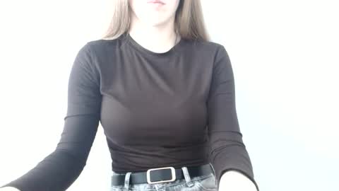 Snapshot of love_vivian chatting on June 8, 11:10 am Vivian online show from June 8, 11:10 am