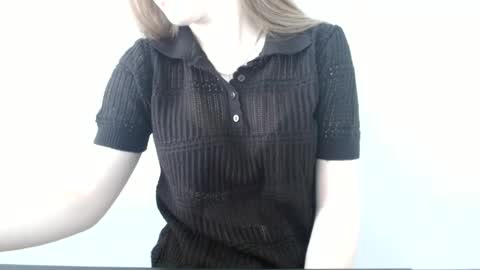 Snapshot of love_vivian chatting on June 18, 11:14 am Vivian online show from June 18, 11:14 am