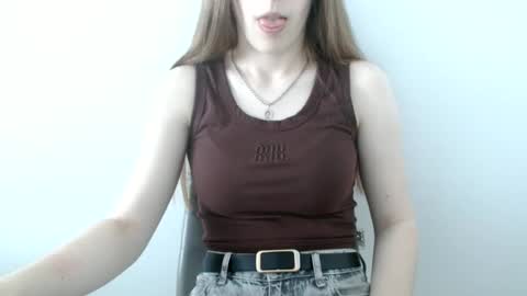 Snapshot of love_vivian chatting on June 19, 12:09 pm Vivian online show from June 19, 12:09 pm