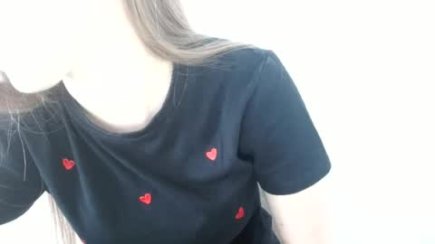 Snapshot of love_vivian chatting on June 23, 10:02 am Vivian online show from June 23, 10:02 am