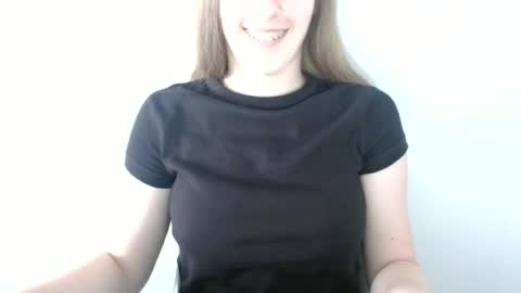 Snapshot of love_vivian chatting on July 6, 3:03 pm Vivian online show from July 6, 3:03 pm