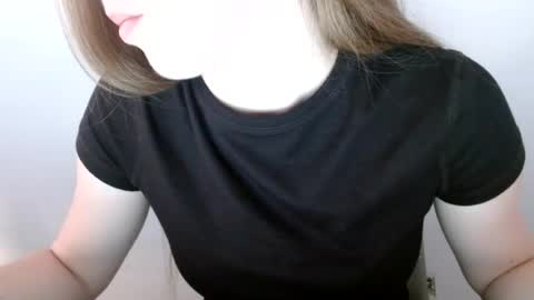 Snapshot of love_vivian chatting on July 9, 11:03 am Vivian online show from July 9, 11:03 am