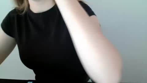 Snapshot of love_vivian chatting on July 16, 9:04 am Vivian online show from July 16, 9:04 am
