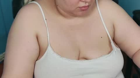 Snapshot of love_wiggy18 chatting on May 21, 7:15 am Ally online show from May 21, 7:15 am