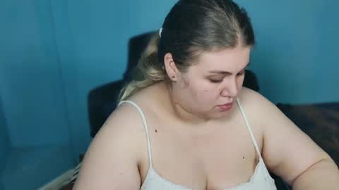 Snapshot of love_wiggy18 chatting on May 23, 6:29 am Ally online show from May 23, 6:29 am
