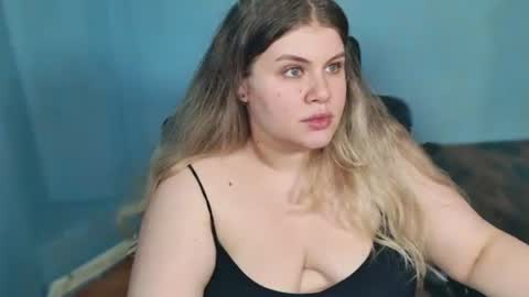 Snapshot of love_wiggy18 chatting on June 15, 4:53 pm Ally online show from June 15, 4:53 pm
