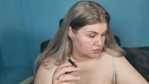 Snapshot of love_wiggy18 chatting on June 23, 5:38 am Ally online show from June 23, 5:38 am