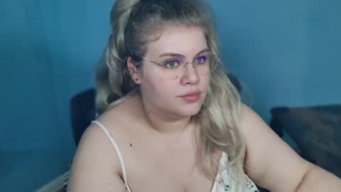 Snapshot of love_wiggy18 chatting on July 14, 8:30 am Ally online show from July 14, 8:30 am