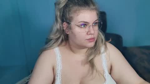 Snapshot of love_wiggy18 chatting on July 15, 4:40 am Ally online show from July 15, 4:40 am