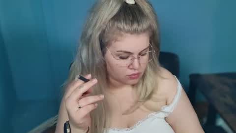 Snapshot of love_wiggy18 chatting on July 16, 4:51 am Ally online show from July 16, 4:51 am