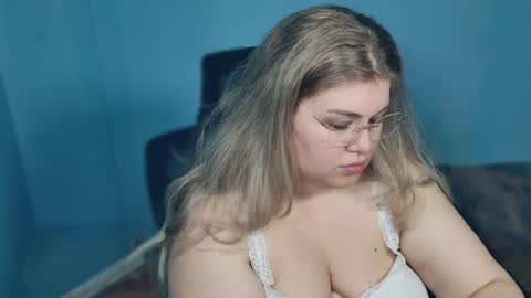 Snapshot of love_wiggy18 chatting on July 23, 4:54 am Ally online show from July 23, 4:54 am