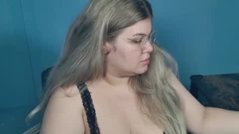 Snapshot of love_wiggy18 chatting on August 2, 5:06 am Ally online show from August 2, 5:06 am
