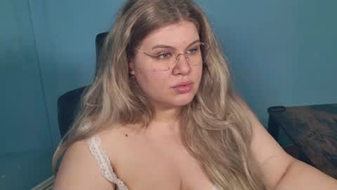 Snapshot of love_wiggy18 chatting on August 3, 4:44 am Ally online show from August 3, 4:44 am