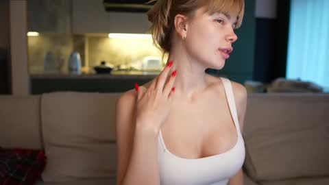 Snapshot of love_you_to123 chatting on November 9, 6:01 am love you to123 online show from November 9, 6:01 am