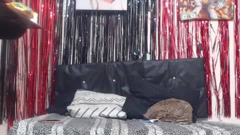 Snapshot of lovecreyzyshowcam chatting on April 6, 2:20 am Frank and Nathy online show from April 6, 2:20 am
