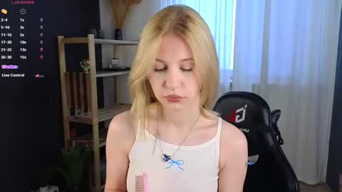 Snapshot of lovedrope chatting on September 21, 9:11 am God like girl Ann online show from September 21, 9:11 am