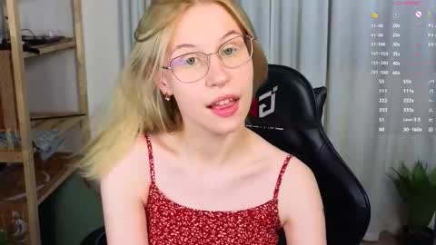 Snapshot of lovedrope chatting on October 14, 4:41 pm God like girl Ann online show from October 14, 4:41 pm