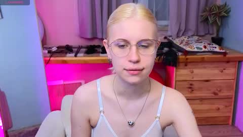 Snapshot of lovedrope chatting on November 15, 5:31 pm God like girl Ann online show from November 15, 5:31 pm