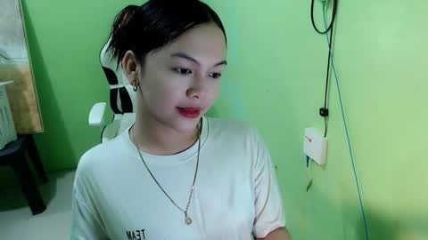 Snapshot of lovee_gelly chatting on November 8, 10:48 am Gelly online show from November 8, 10:48 am