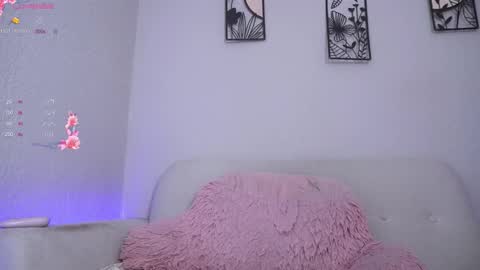 Snapshot of loveegirll chatting on December 4, 4:44 am katalina online show from December 4, 4:44 am