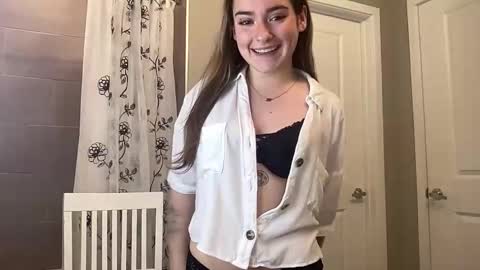 Snapshot of lovefromrose1 chatting on March 23, 8:35 pm Olivia Rose online show from March 23, 8:35 pm