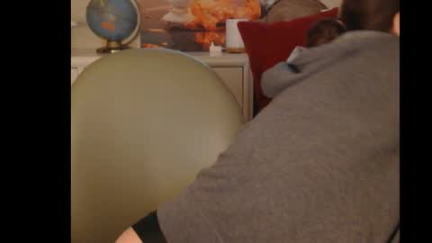 Snapshot of lovefuckingnsucking chatting on February 2, 12:37 pm Ashley and Leon online show from February 2, 12:37 pm