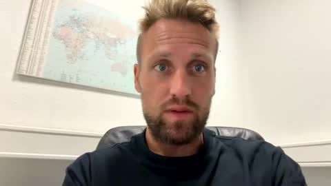 lovefuesse online show from September 9, 7:52 am