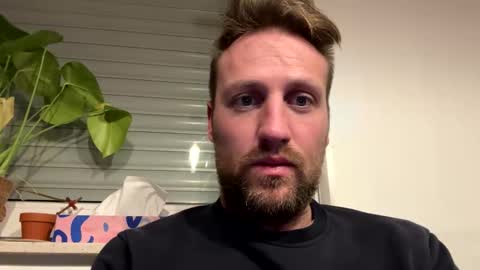 lovefuesse online show from March 18, 5:32 am