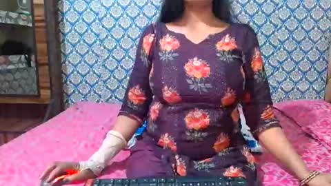 Divya online show from December 14, 3:39 pm