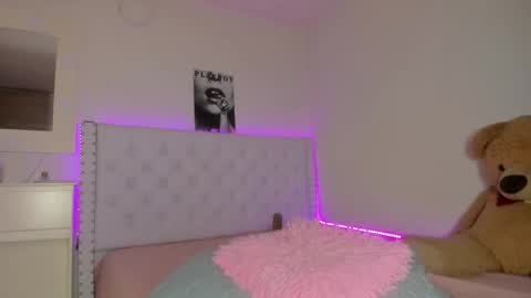 Snapshot of loveit_hermione chatting on December 8, 5:18 am Val online show from December 8, 5:18 am