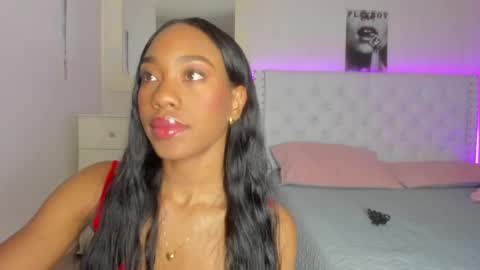 Snapshot of loveit_hermione chatting on December 25, 2:14 am Val online show from December 25, 2:14 am