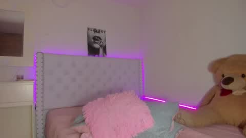 Snapshot of loveit_hermione chatting on February 27, 6:40 am Val online show from February 27, 6:40 am