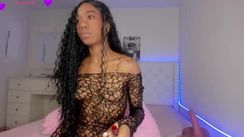 Snapshot of loveit_hermione chatting on October 26, 10:25 pm Val online show from October 26, 10:25 pm