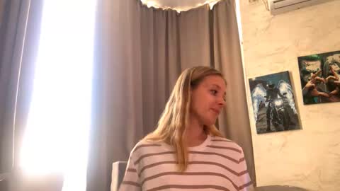 Snapshot of lovelladeboer chatting on October 6, 11:40 am Ella online show from October 6, 11:40 am