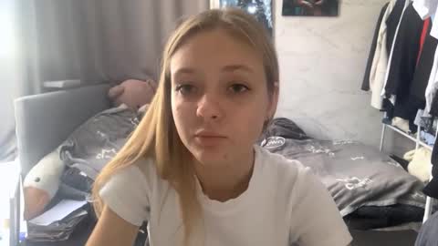 Snapshot of lovelladeboer chatting on October 13, 7:41 am Ella online show from October 13, 7:41 am