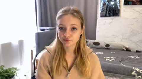 Snapshot of lovelladeboer chatting on October 14, 8:26 am Ella online show from October 14, 8:26 am