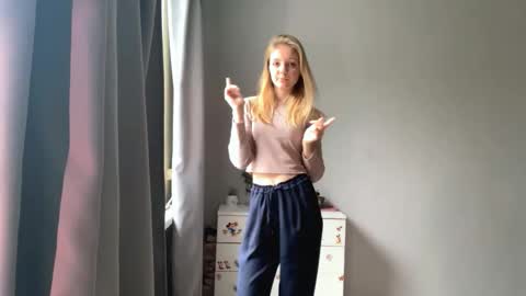 Snapshot of lovelladeboer chatting on October 15, 6:35 am Ella online show from October 15, 6:35 am