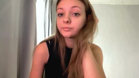 Snapshot of lovelladeboer chatting on October 21, 6:03 am Ella online show from October 21, 6:03 am