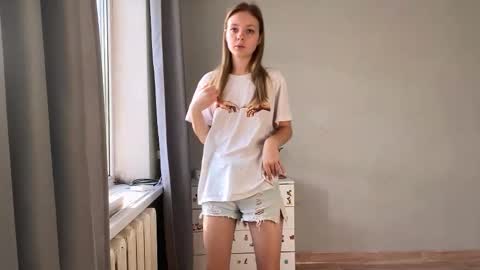 Ella online show from November 19, 6:24 am