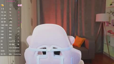 Laura online show from November 17, 11:16 am