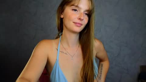 Snapshot of lovelly_molly chatting on July 6, 6:32 pm Molly online show from July 6, 6:32 pm
