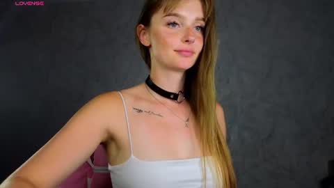 Snapshot of lovelly_molly chatting on July 10, 5:48 pm Molly online show from July 10, 5:48 pm